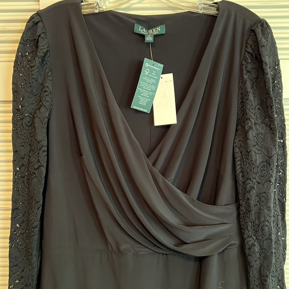 LAUREN RALPH LAREN Lace Sleeved Surplice  (Overlapping  V Neck) Dress - Picture 4 of 6